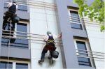 jasa bersihin kaca
